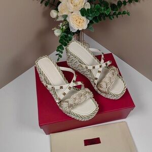 NWT Valentino Rockstud Torchon Espadrille Wedge Sandals Light Ivory Size 37